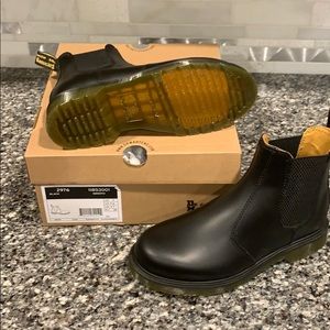 Doc Martens 2976 Chelsea boot NWOT